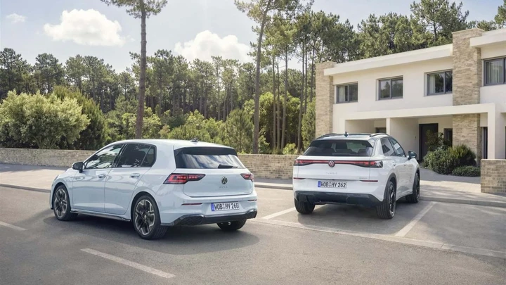 Nuove Volkswagen Golf e T-Roc ibride: arrivano i Full Hybrid da 170 CV