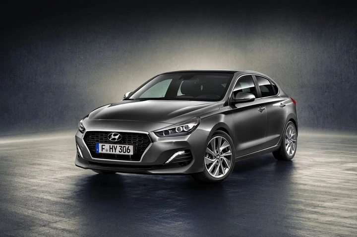 Hyundai i30 Fastback 2017: immagini ufficiali