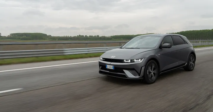 Hyundai guida la rivoluzione elettrica con l'architettura 800 Volt