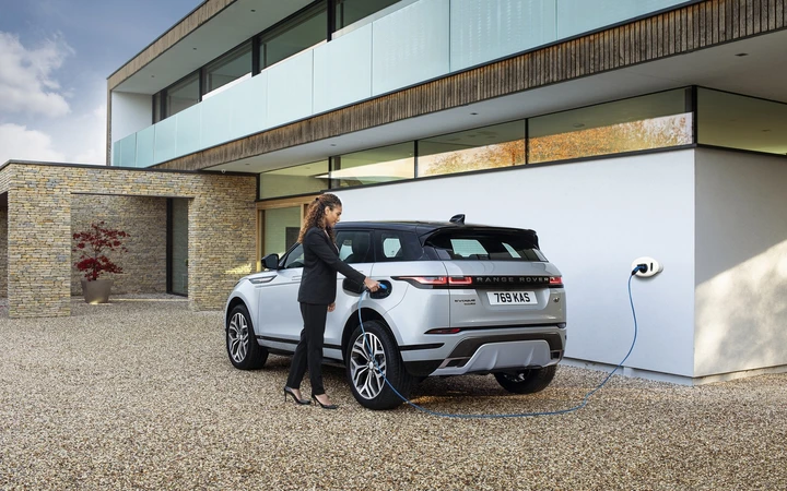 Range Rover Evoque ibrida plug-in: immagini ufficiali