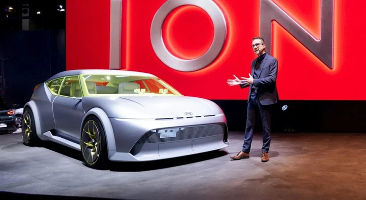 Hyundai IONIQ 3: la compatta che sfida il futuro debutterà a Milano