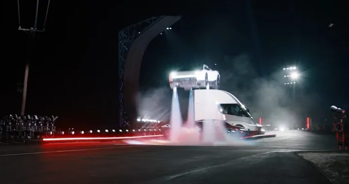 Nuova Tesla Roadster 2028: vola e fa lo 0-100 in 0,81 secondi [VIDEO]