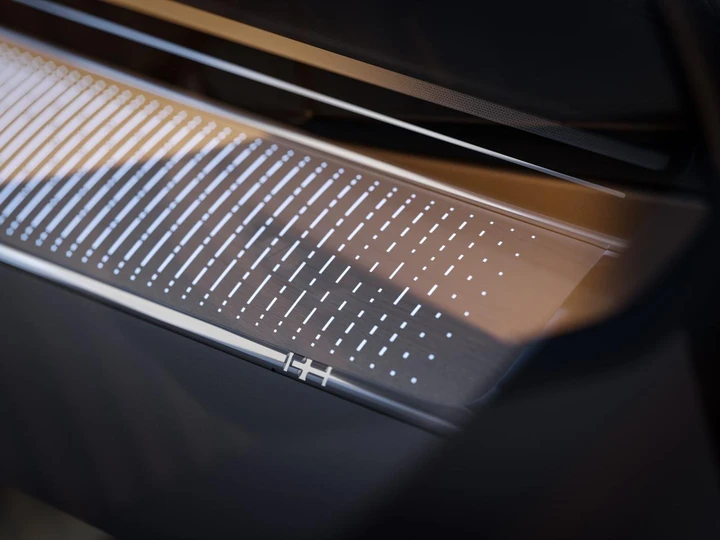Volvo EM90 abitacolo teaser