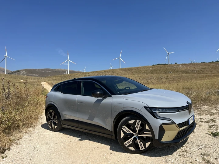 Renault Megane E-Tech: la prova su strada