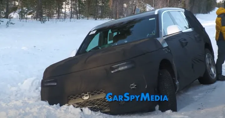 Genesis GV90 si schianta durante i test al freddo [VIDEO]