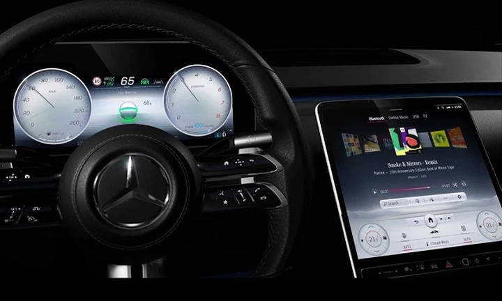 Nuova Mercedes Classe S: ammiraglia spaziale con il nuovo MBUX