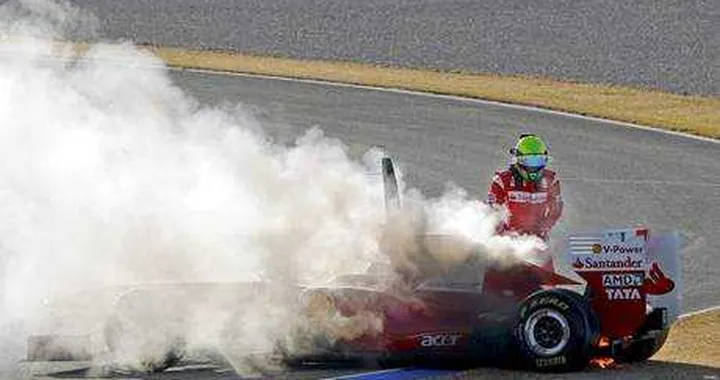 F1, Valencia: la Ferrari F150 va a fuoco!