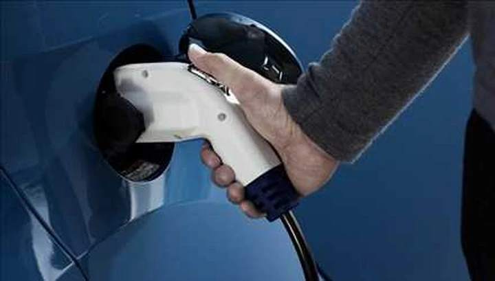 Incentivi auto elettriche: c'è chi dice no