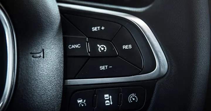 Il Cruise Control aumenta il rischio incidenti del 12%: effetto rilassamento