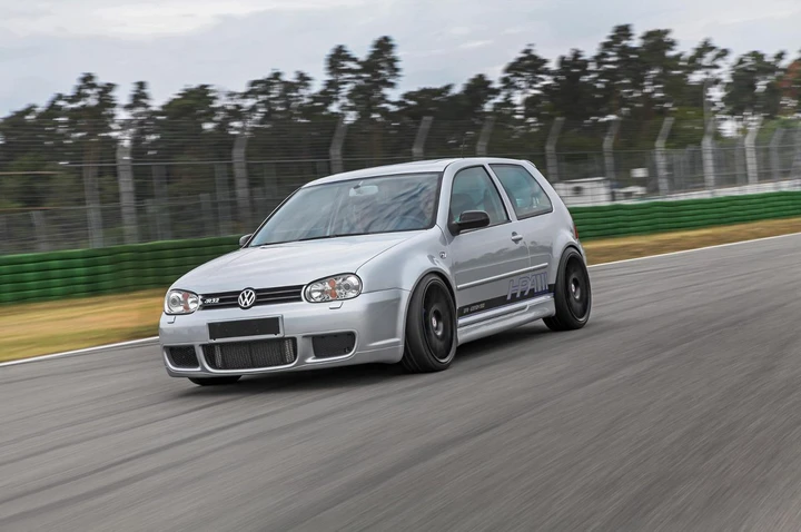 Volkswagen Golf R32 Mk4 by HPerformance
