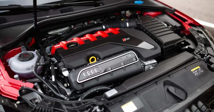 Audi dice addio al 5 cilindri: il 2027 segna la fine di un’icona