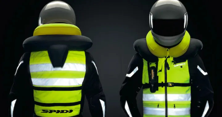 Francia, il gilet diventa obbligatorio per moto e scooter