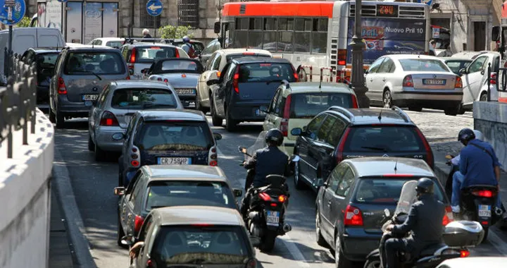 Traffico: per l'Istat meno auto in circolazione
