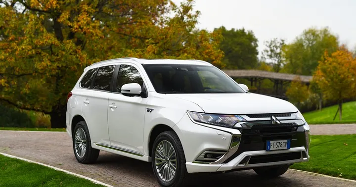 Mitsubishi Outlander PHEV 2019: prezzi da 49.900 euro