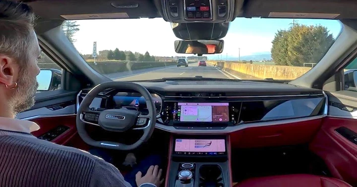 Guida autonoma, Stellantis frena: clienti scettici e mercato immaturo