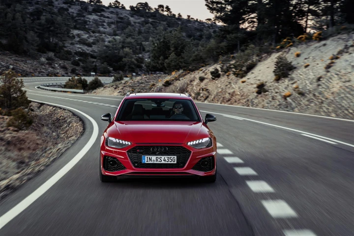 Audi RS 4 Avant: nuove immagini ufficiali