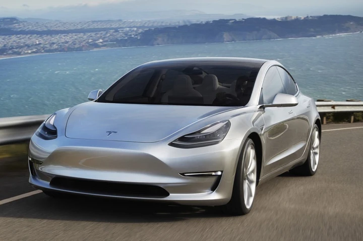 Tesla  Model 3, in arrivo le versioni dual motor e Performance