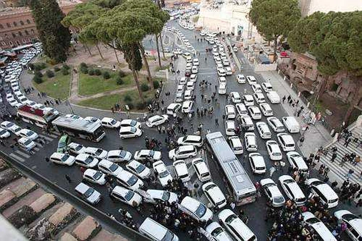 Roma: il giro di vite del Comune per la sicurezza stradale