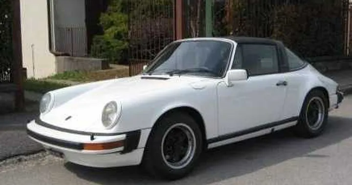 Truffa: compra la Porsche sul web, ma non arriva
