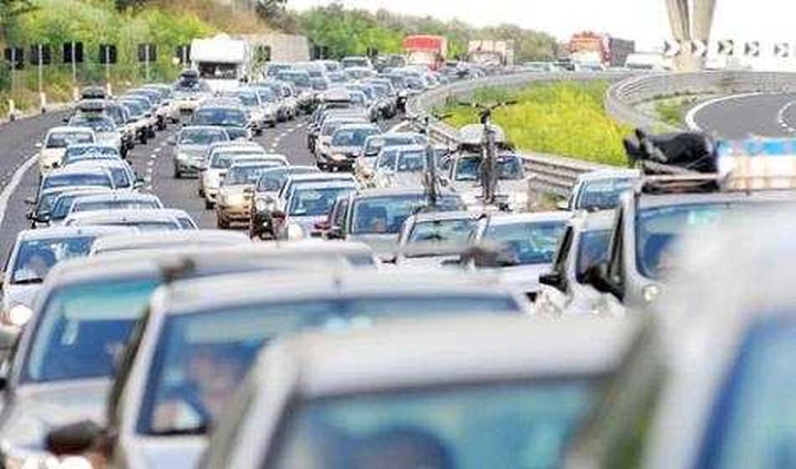 In Italia calano i km percorsi in media da ogni auto