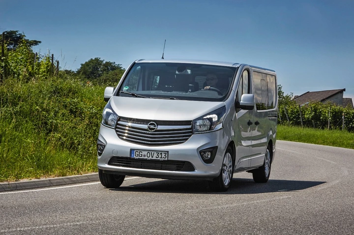 Opel Vivaro Combi+ 2017: immagini ufficiali