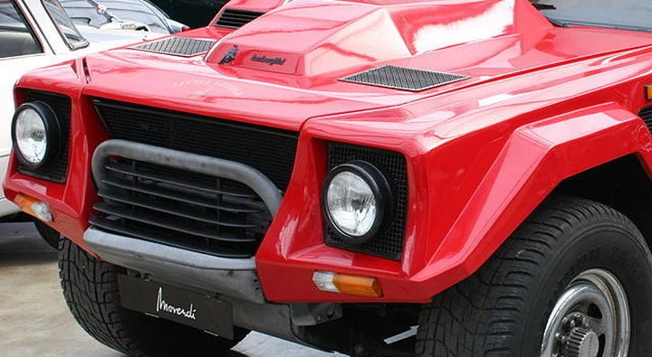La Lamborghini LM 002 è scatenata