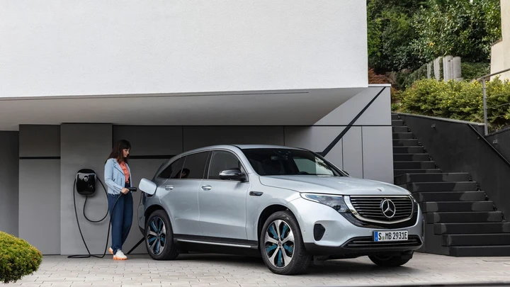 Come ricaricare l'auto elettrica a casa: le cose che devi sapere