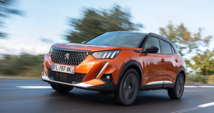 Nuova Peugeot 2008: primo contatto con il B-SUV francese
