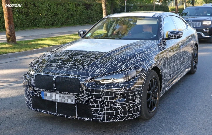 Bmw Serie 4 Gran Coupé, spiata durante i test