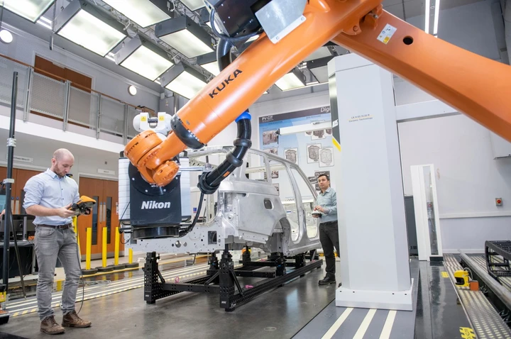Warwick University: robot e metrologia nella produzione automotive