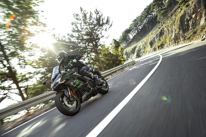 Kawasaki Ninja 1000SX: la novità di Akashi