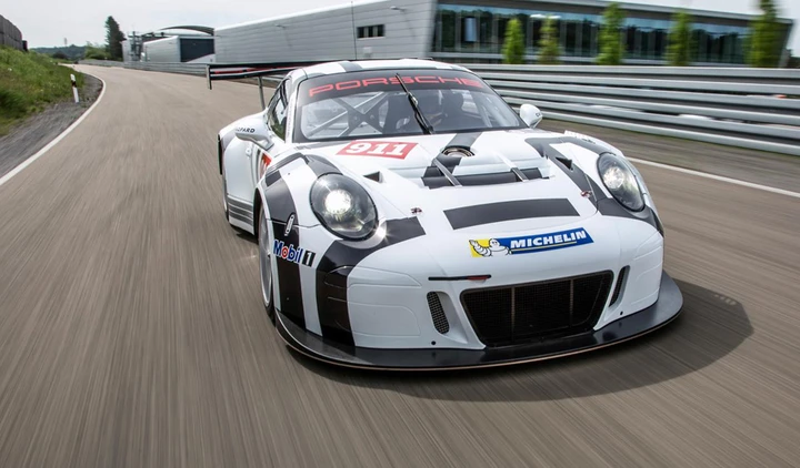 Porsche 911 GT3 R: un bolide da 429.000 euro