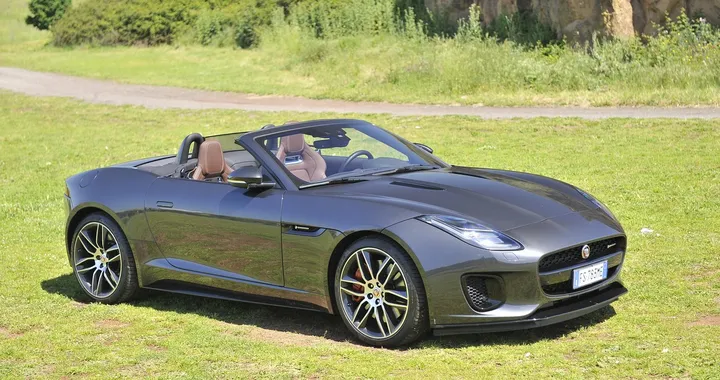Jaguar F-Type Convertible 2.0 I4 R-Dynamic: la prova su strada