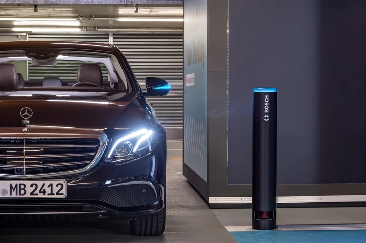 Mercedes e Bosch: presentato il sistema di parcheggio automatico