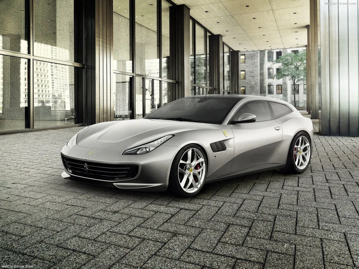 Ferrari GTC4 Lusso T