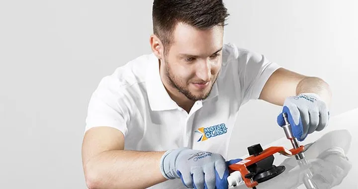 Motorglass: riparazione o sostituzione dei vetri