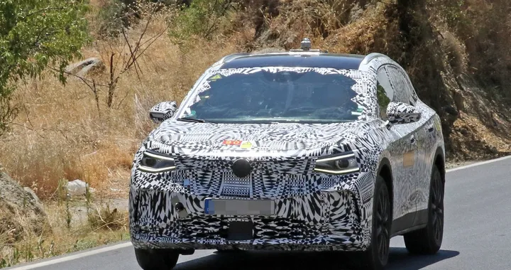 Volkswagen ID Crozz, le prime foto spia del SUV elettrico