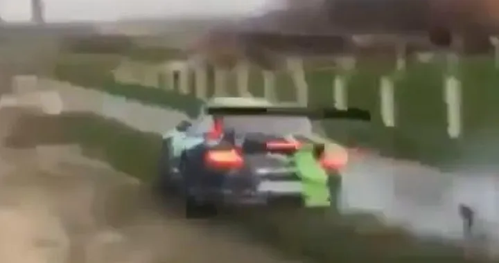 Porsche 911 GT3: spaventoso incidente in gara [Video]