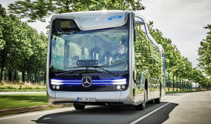 Mercedes Future Bus: il trasporto pubblico abbraccia la guida autonoma