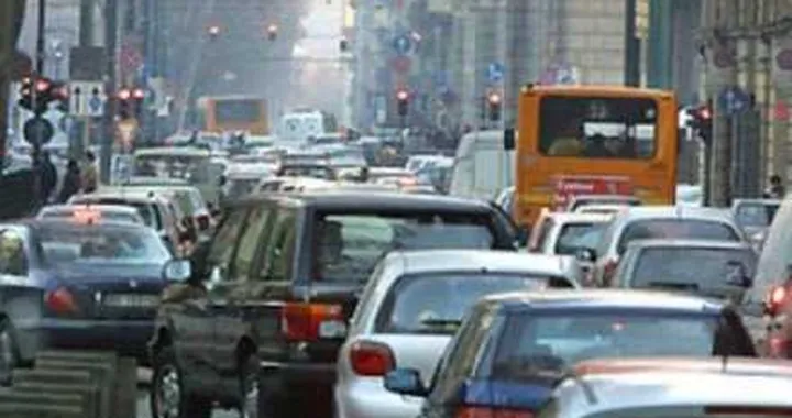 Milano: cala il livello di smog, possibile annullamento del blocco del traffico