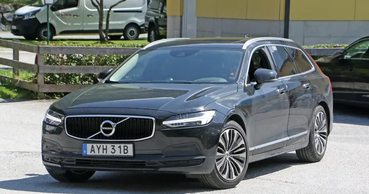 Volvo V90: le foto spia del restyling