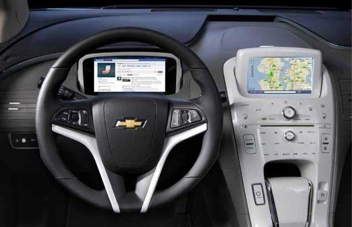 Facebook: anche in auto con General Motors