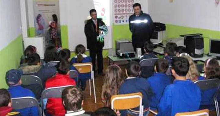 Docenti a scuola per l'educazione stradale