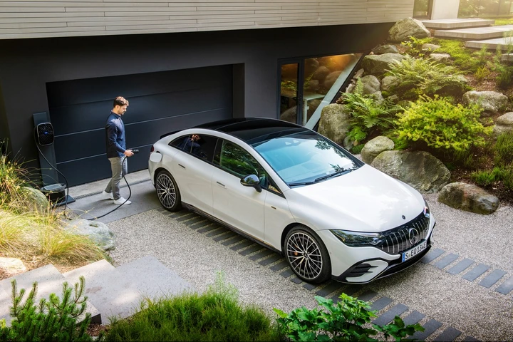 Mercedes-AMG EQE 43 4Matic ed EQE 53 4Matic+ 2022: immagini ufficiali