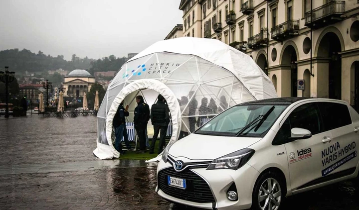 Toyota presenta a Torino l'Hybrid Metro Mobility