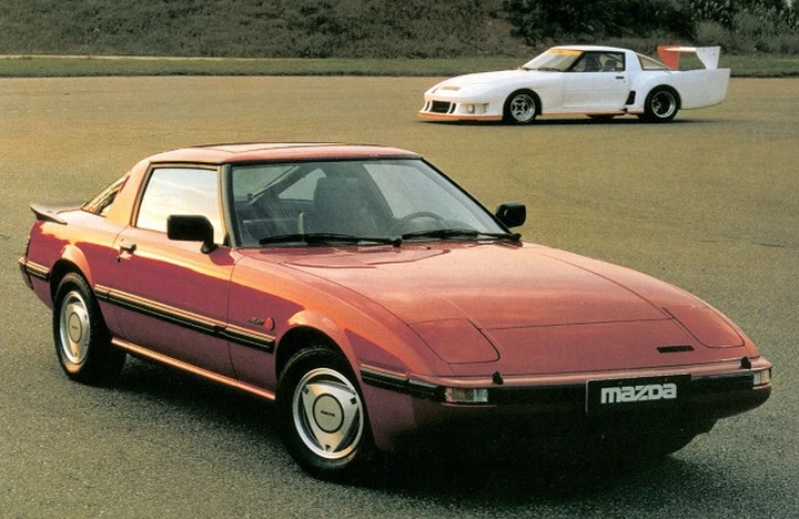 Mazda RX-7: elogio dell’anticonformismo sportivo