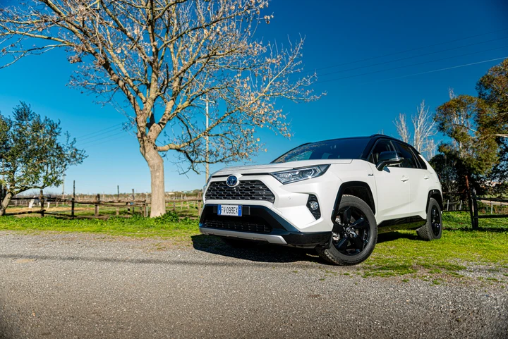 Toyota Rav4 2.5 HV Style: la prova su strada