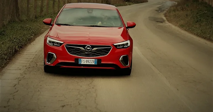 Opel Insignia Grand Sport GSI: la prova su strada