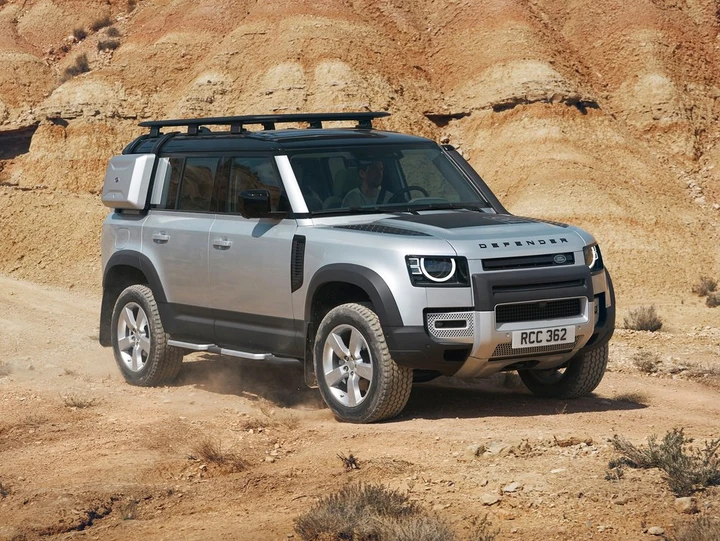Land Rover Defender: tanti (e costosi) accessori fra l'utile e il dilettevole