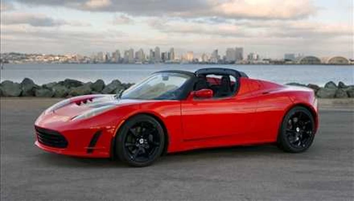 Nuova Tesla Roadster: il debutto rinviato al 2015